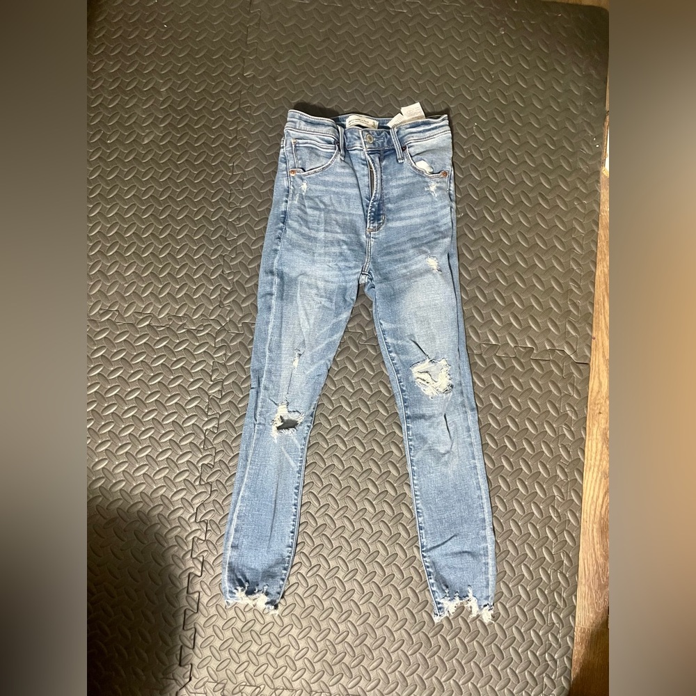 Women’s Abercrombie high rise super skinny ankle size 0 short